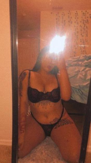 Naomi, 25  female escort, Orlando