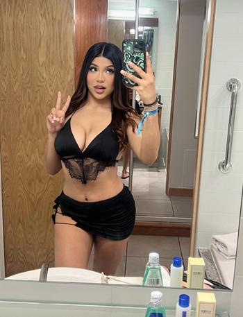 Vivian , 26  female escort, Orlando